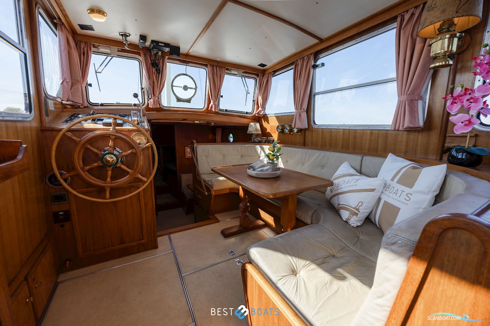 Linssen St. Jozef 1050 Salon AK-L