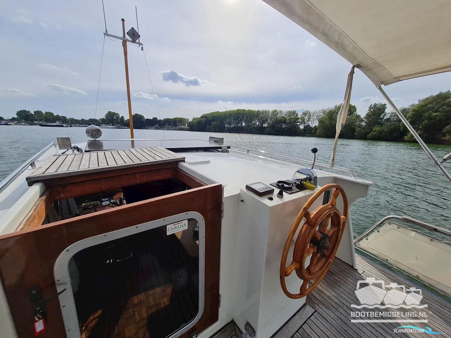 Linssen Sturdy 1000 AC Royal