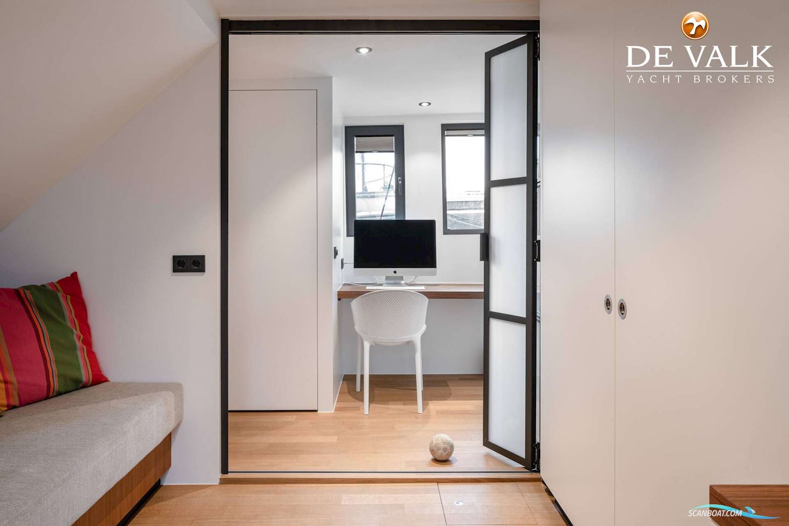 Live Aboard MY With Berth in Amsterdam