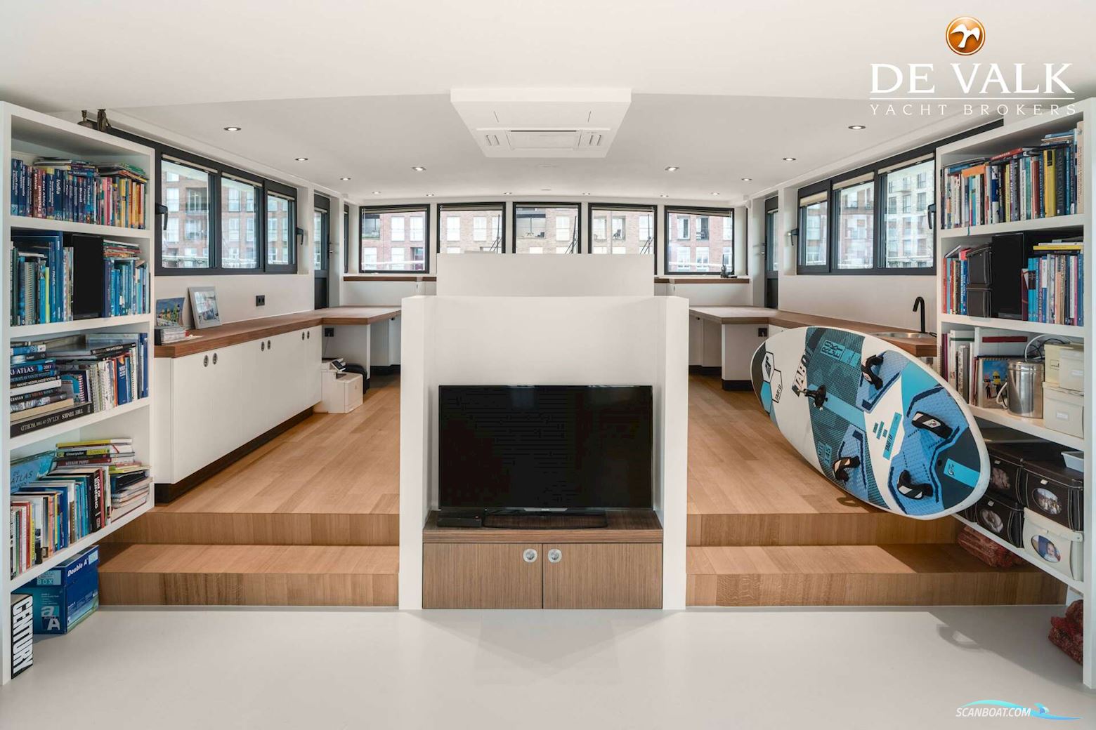 Live Aboard MY With Berth in Amsterdam