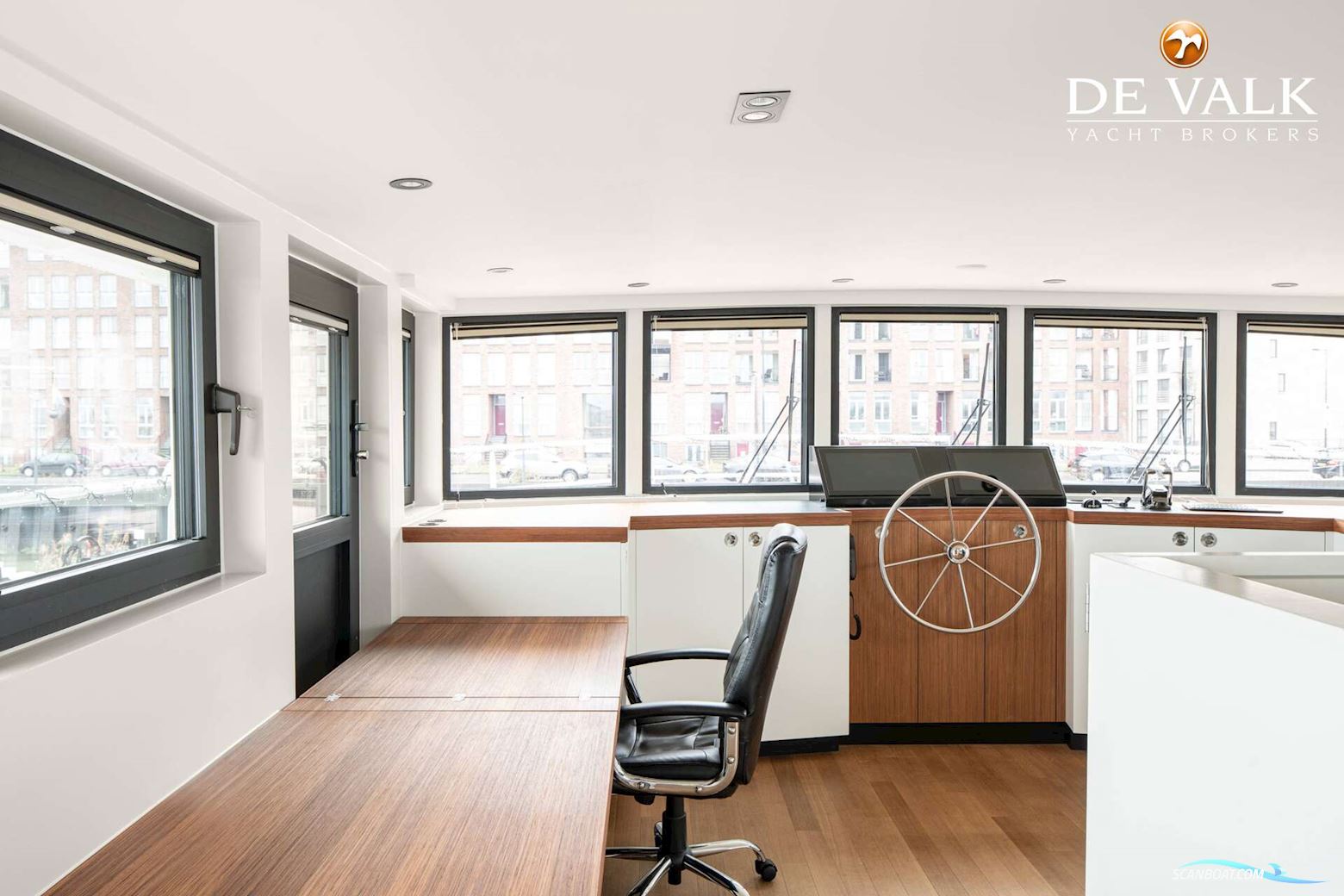 Live Aboard MY With Berth in Amsterdam