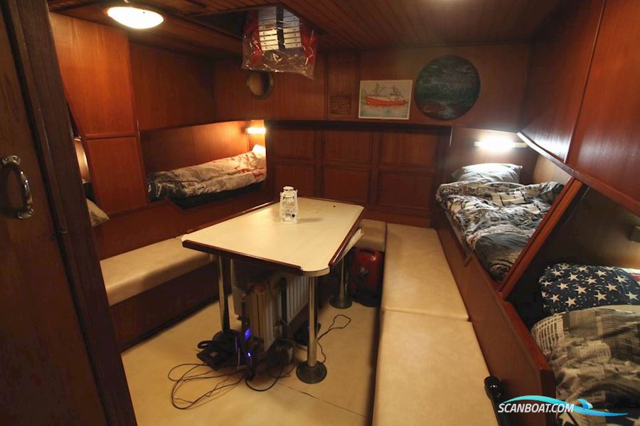 Liveaboard explorer yacht