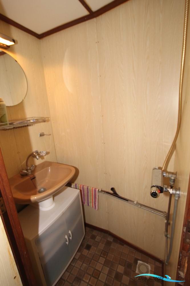 Liveaboard explorer yacht