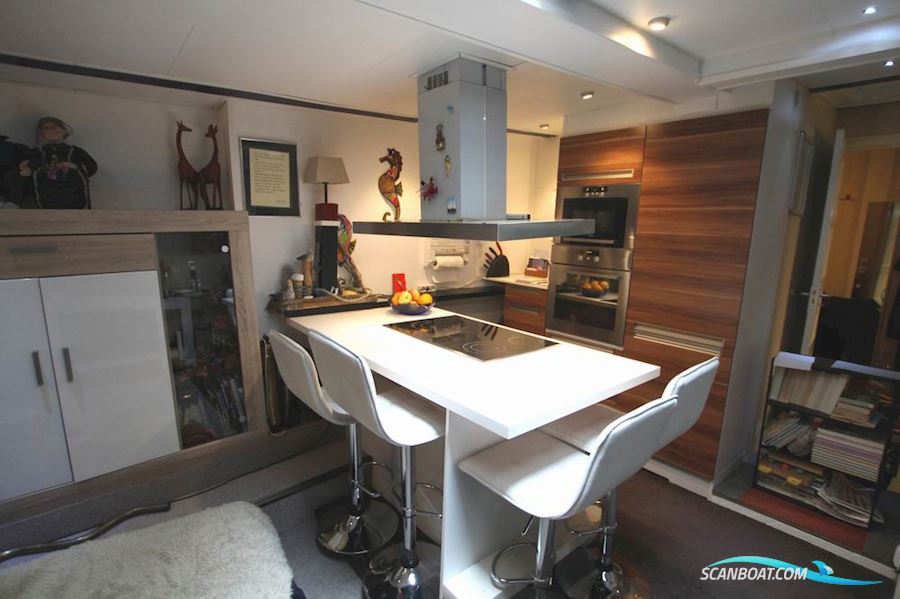 Liveaboard explorer yacht