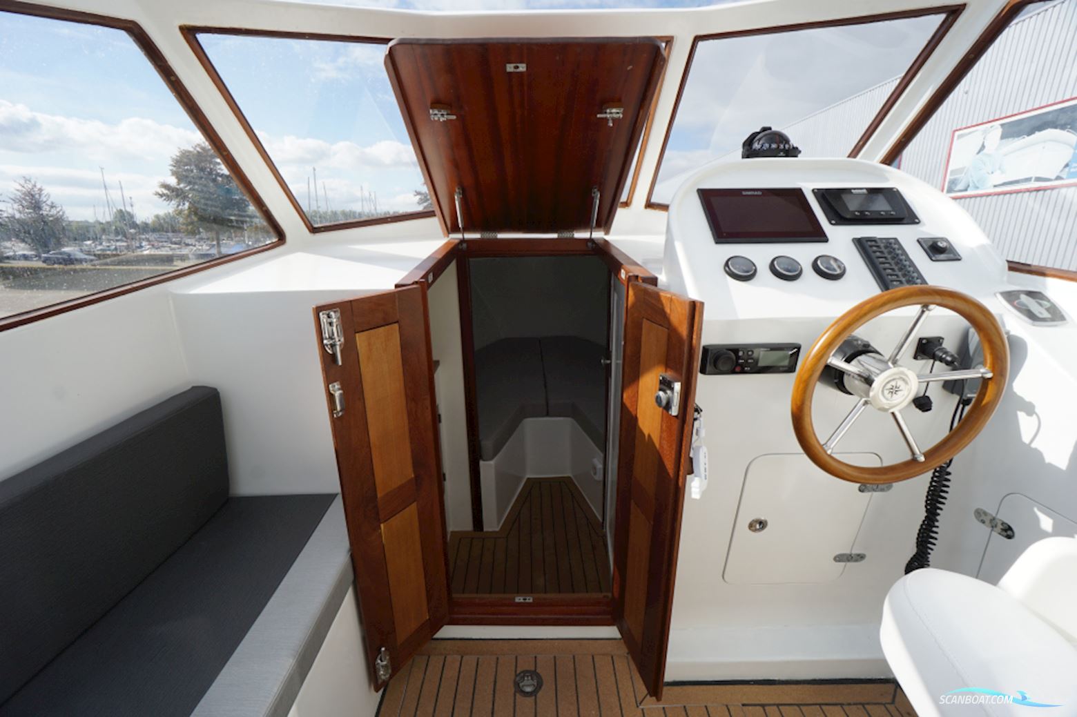 LOBSTER LB26 Classic Runabout