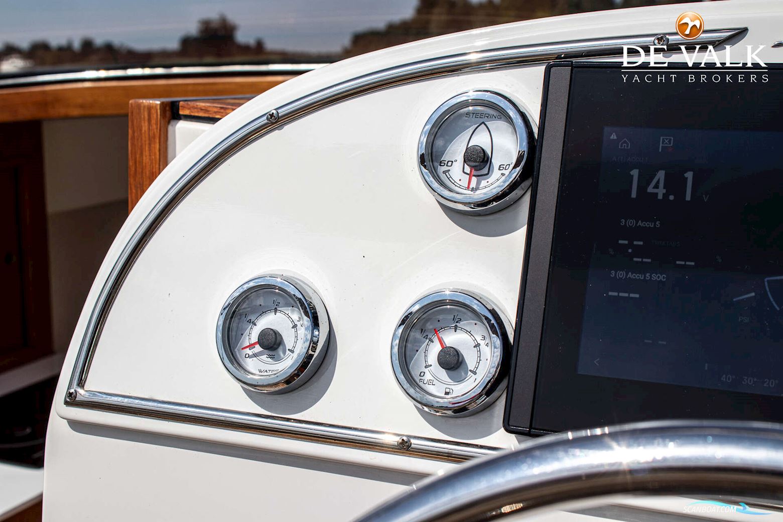 Long Island 33 Runabout