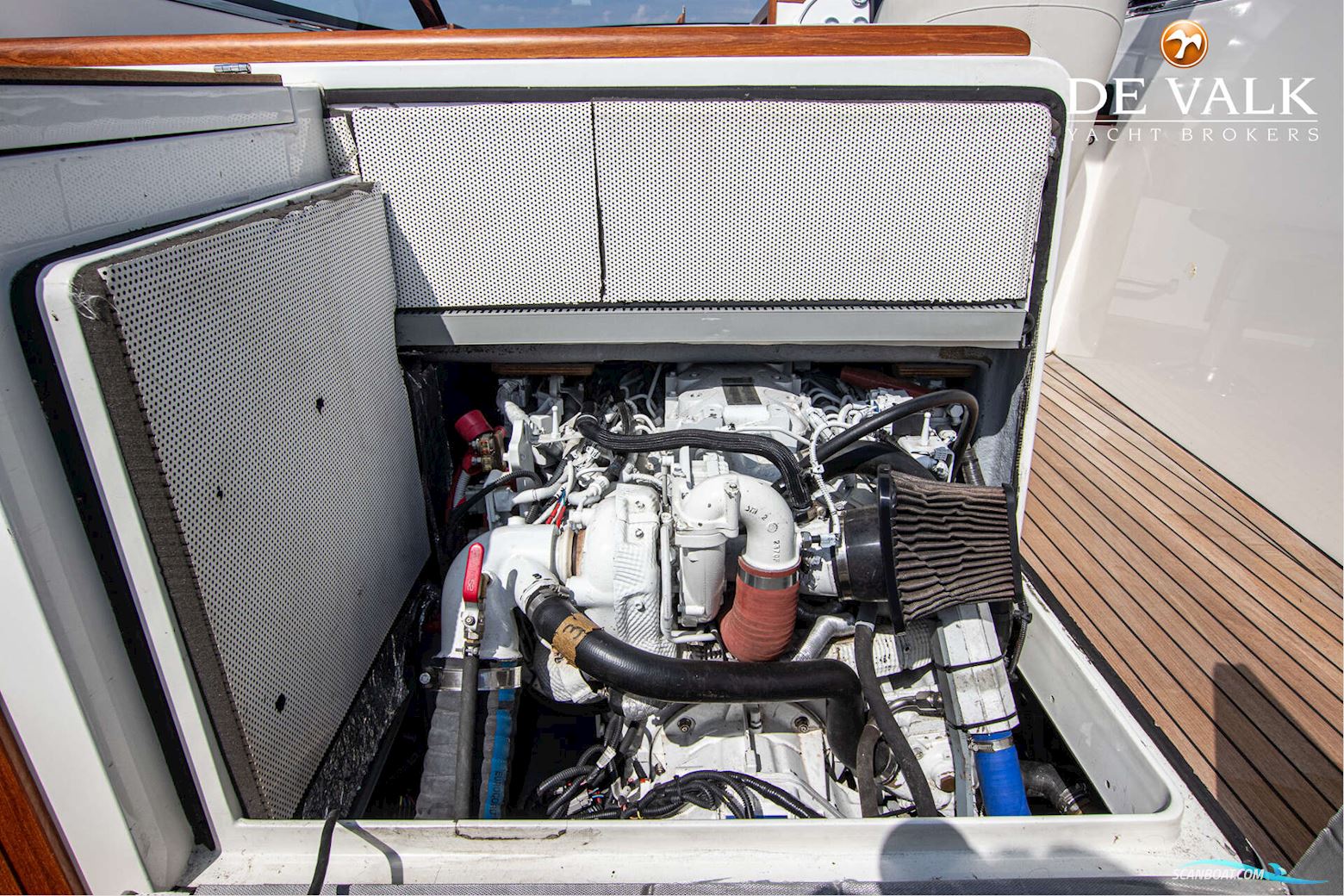 Long Island 33 Runabout