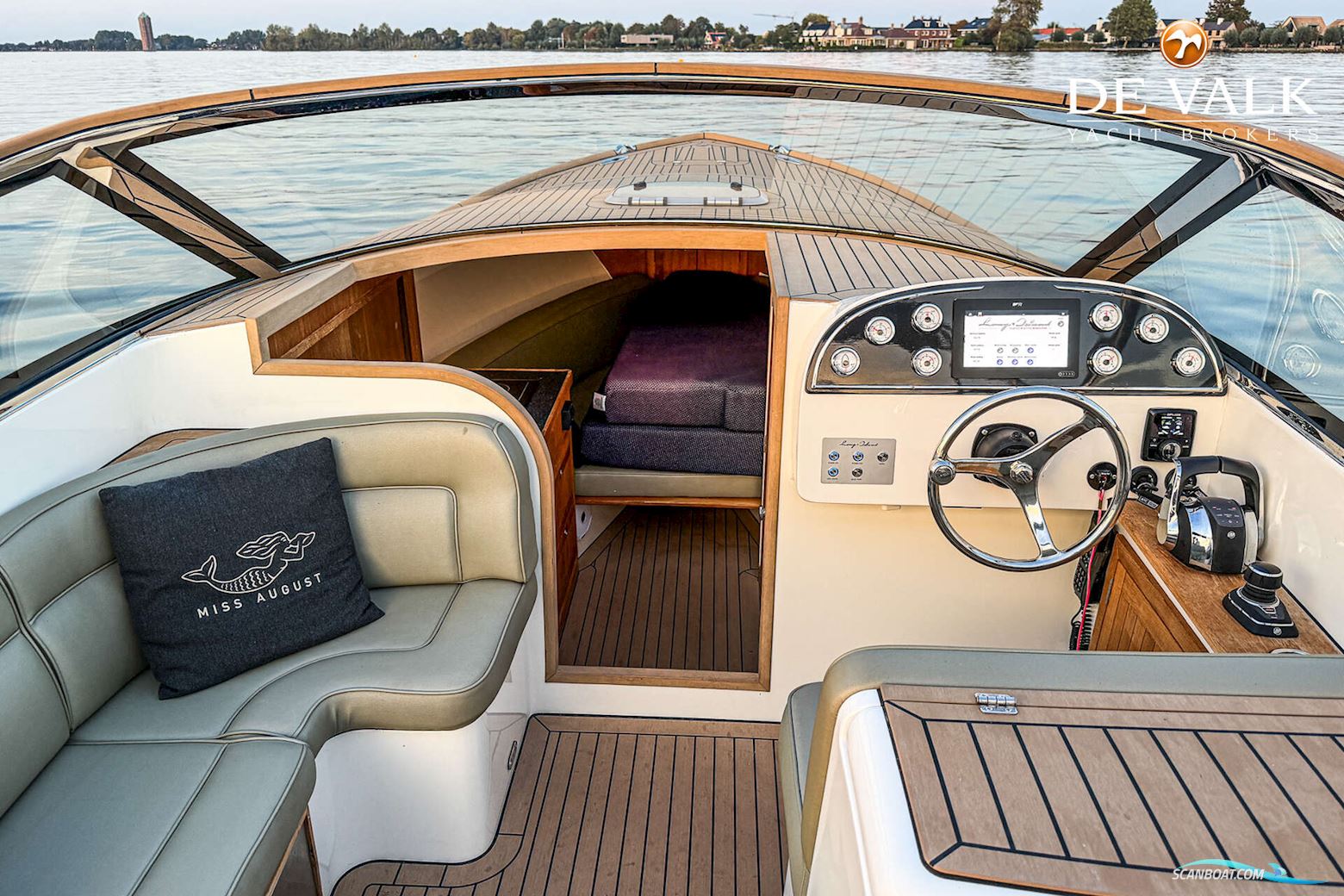 Long Island 33 Runabout