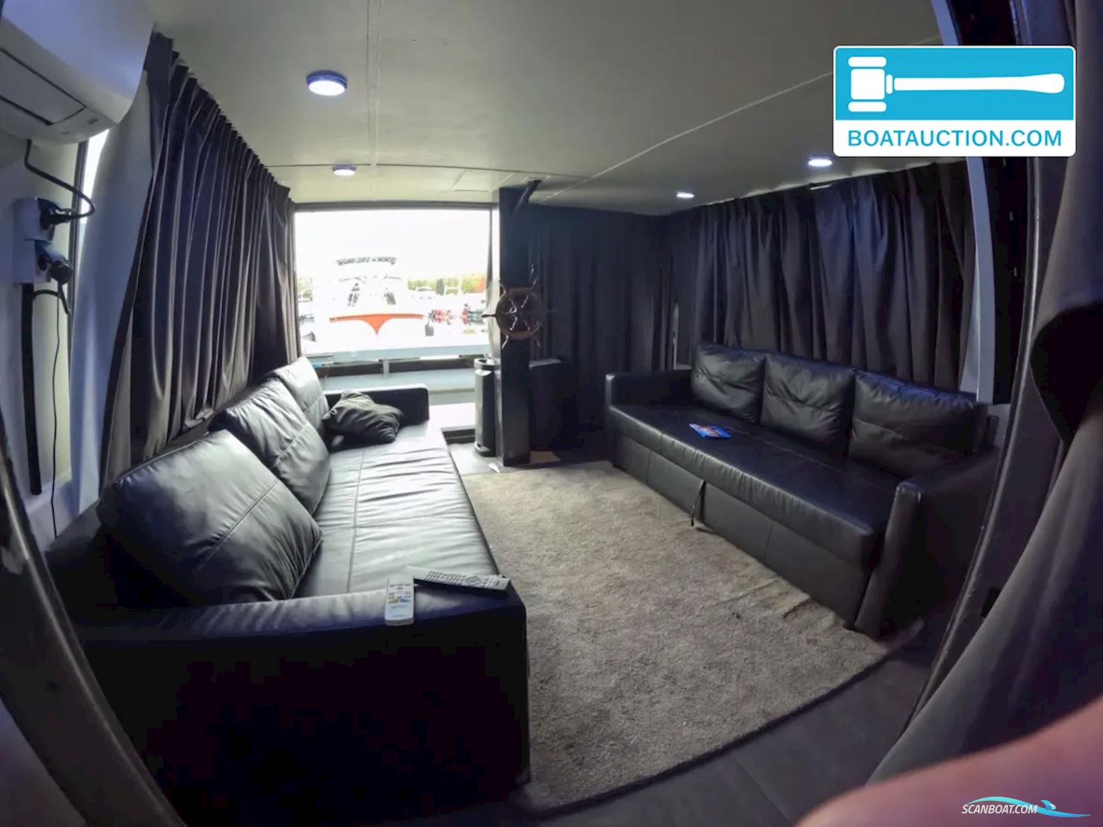 Loosdrecht Houseboat