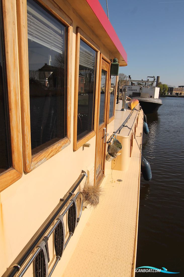 Luxe Motor Live Aboard