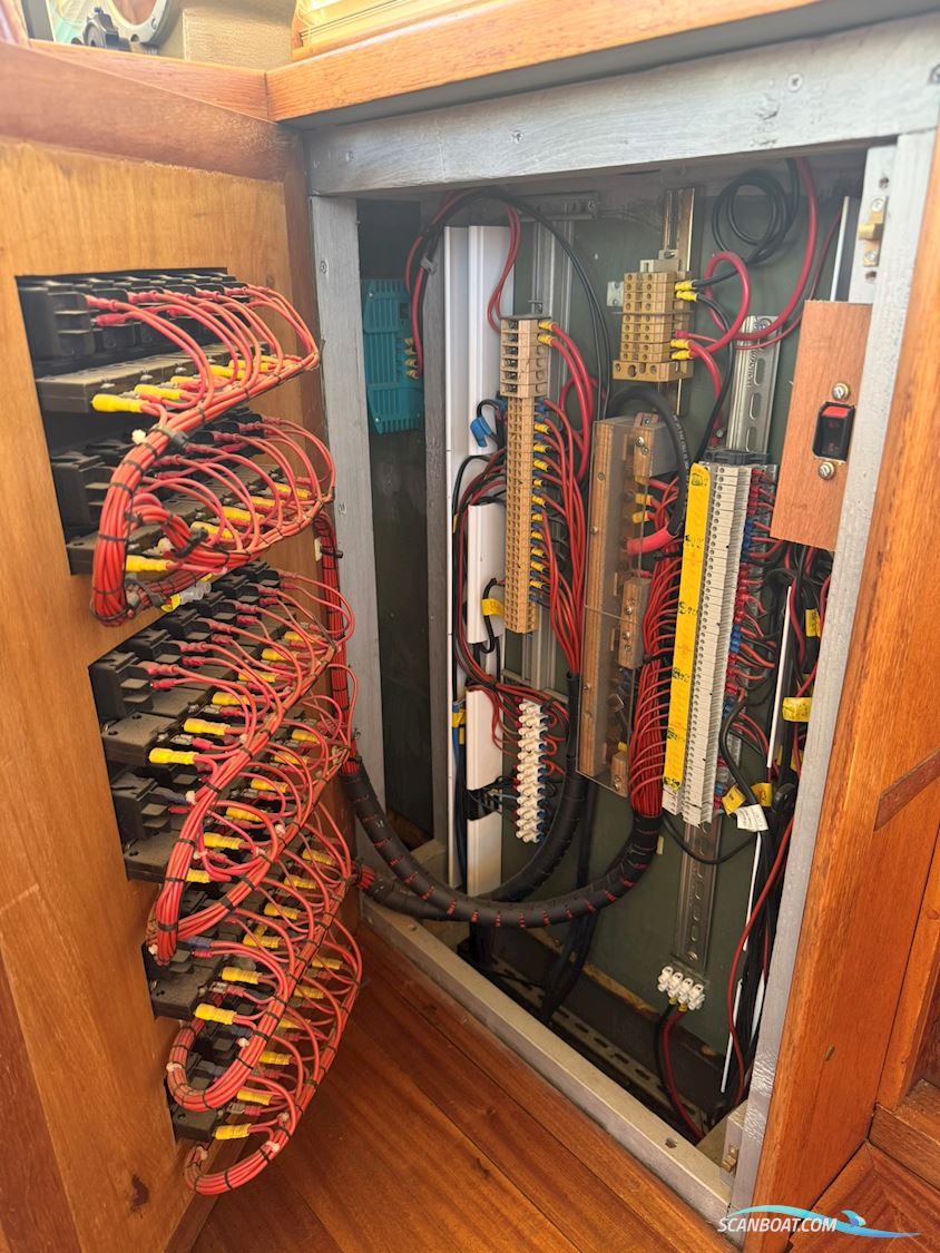 Luxe Motor Live Aboard