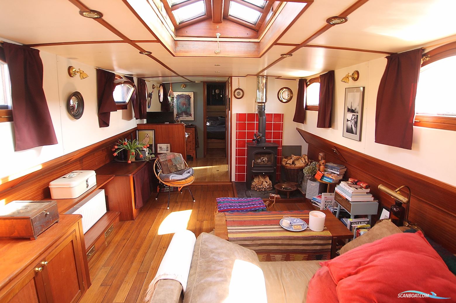 Luxe Motor Live Aboard