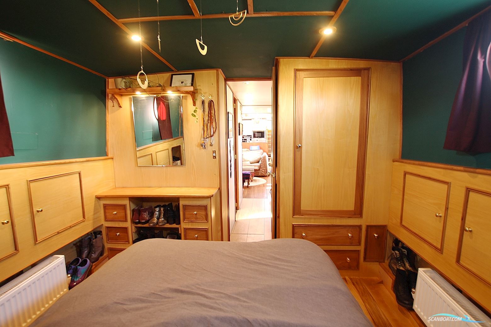 Luxe Motor Live Aboard