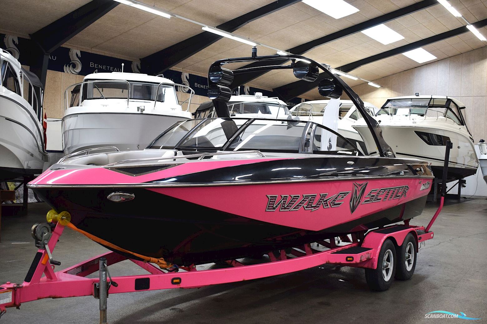 Malibu – 23Lsv Wake Setter – Massivt Nedsat Motorboat 2008, with Indmar engine, Denmark