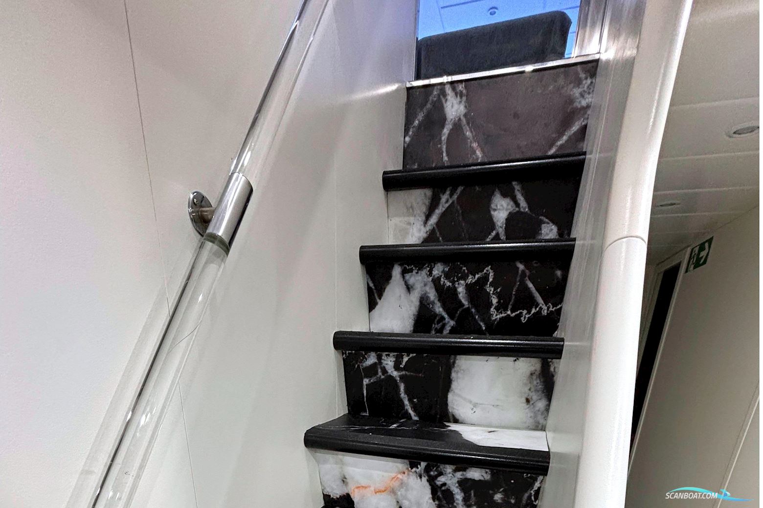 Mangusta 72