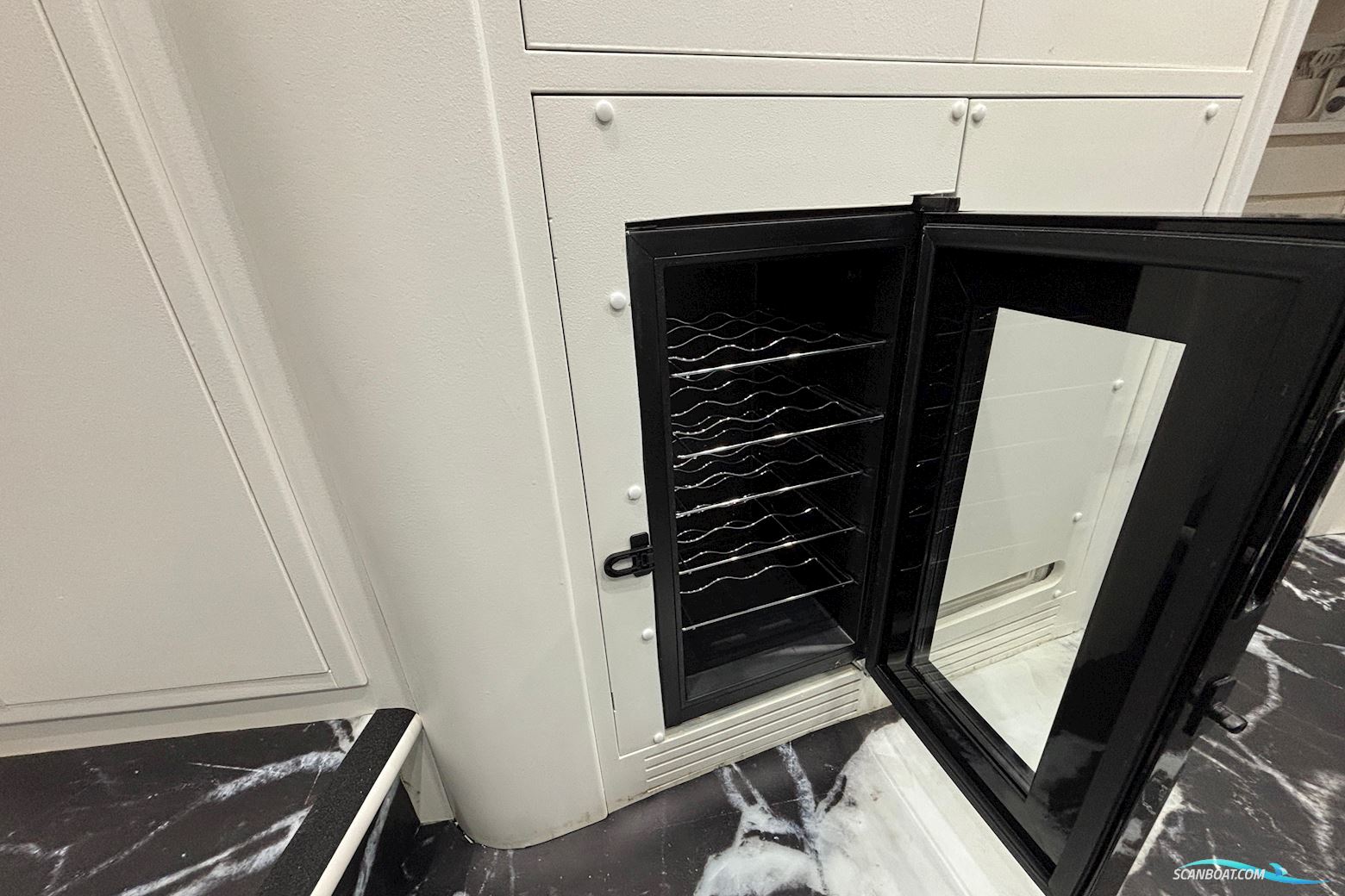 Mangusta 72