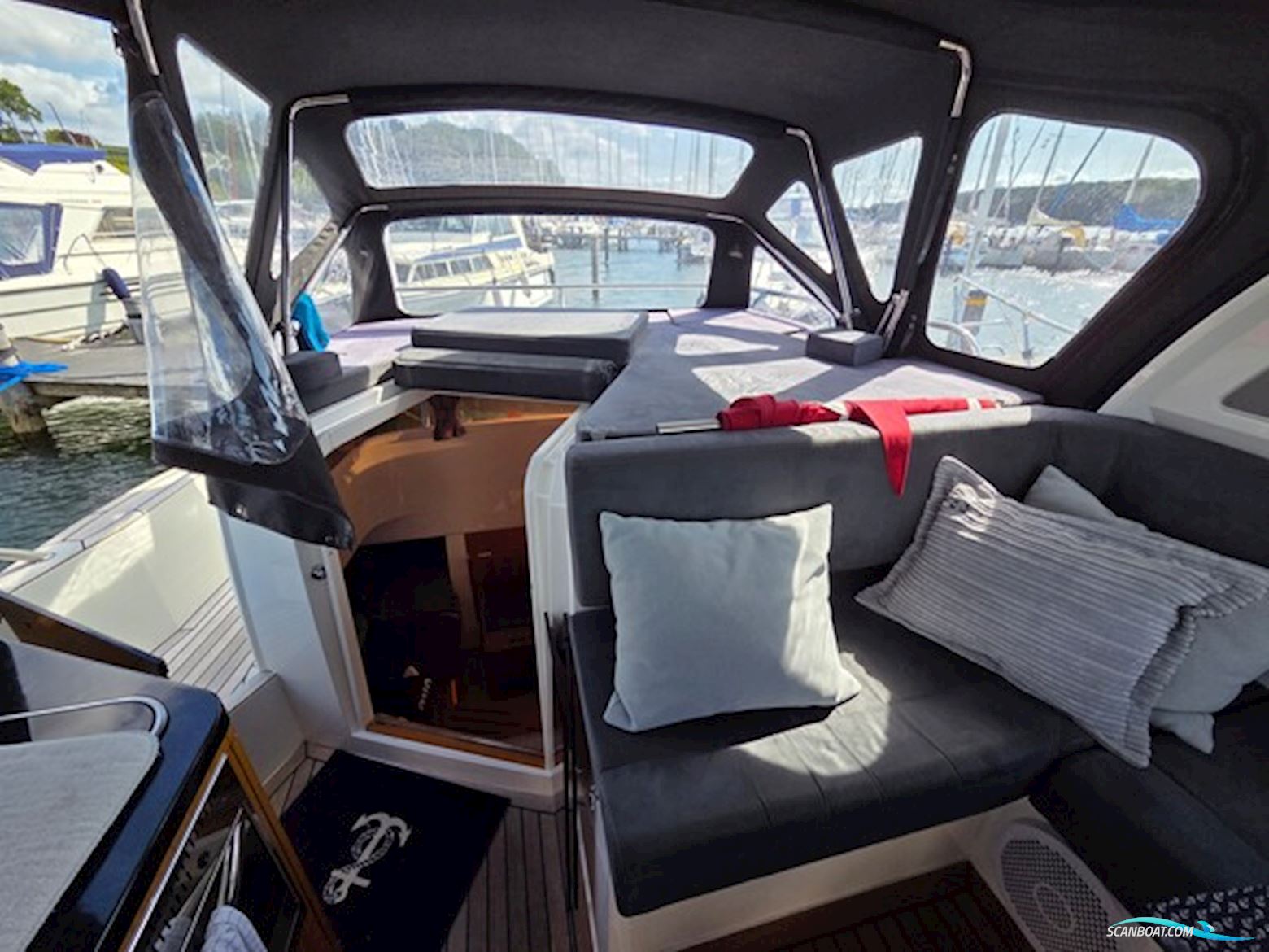 Marex 320 Aft Cabin Cruiser