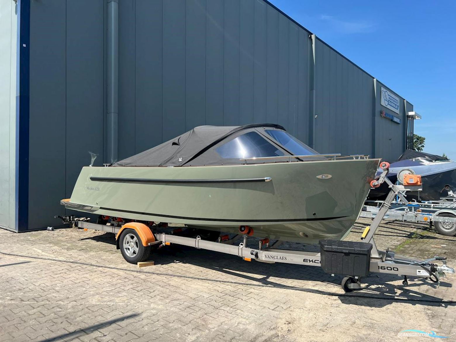 Maxima 630 Tender met boegschroef Motorboat 2025, with Suzuki engine, The Netherlands