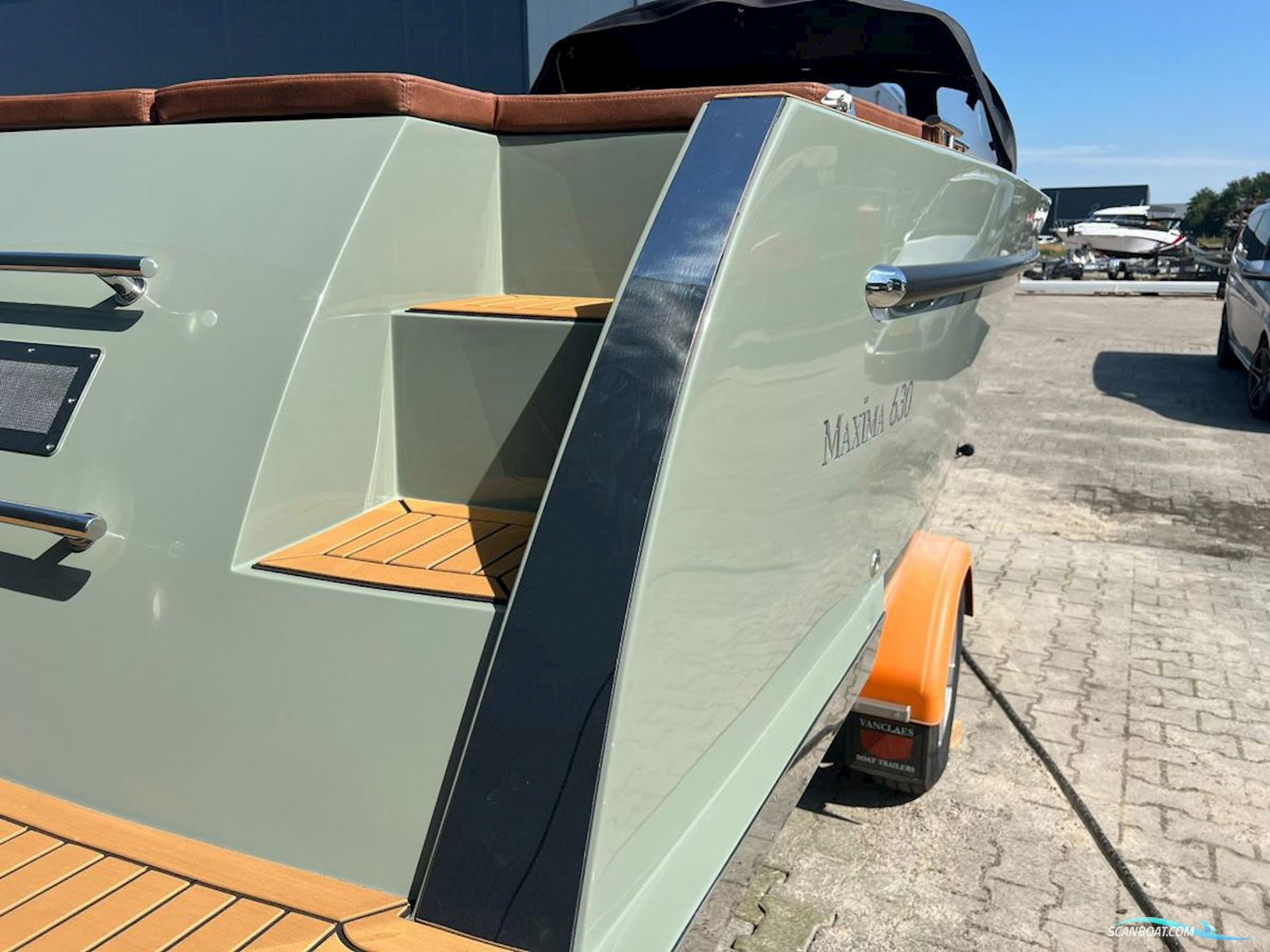 Maxima 630 Tender met boegschroef