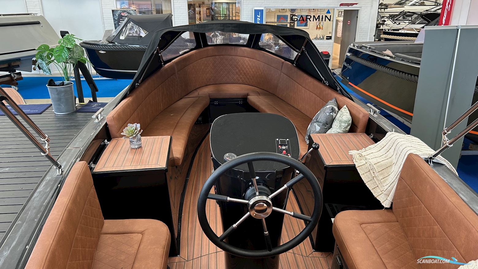 Maxima 650 Flying Lounge