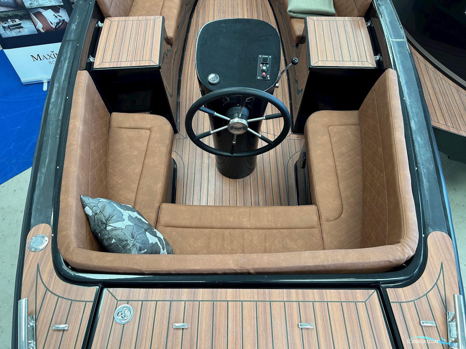 Maxima 650 Flying Lounge