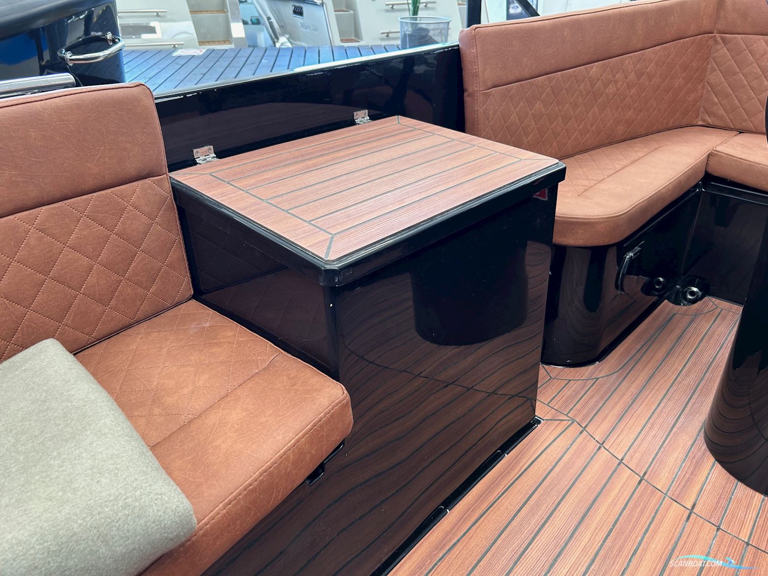 Maxima 650 Flying Lounge