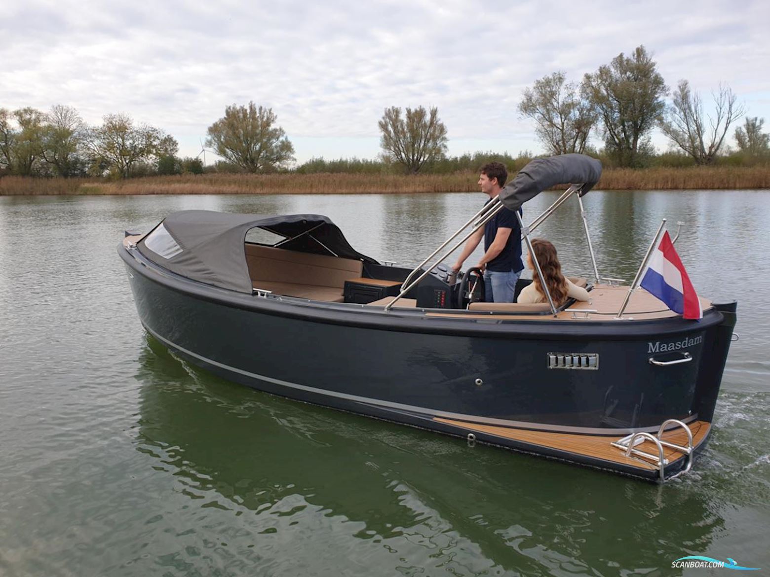 Maxima 650 Flying Lounge