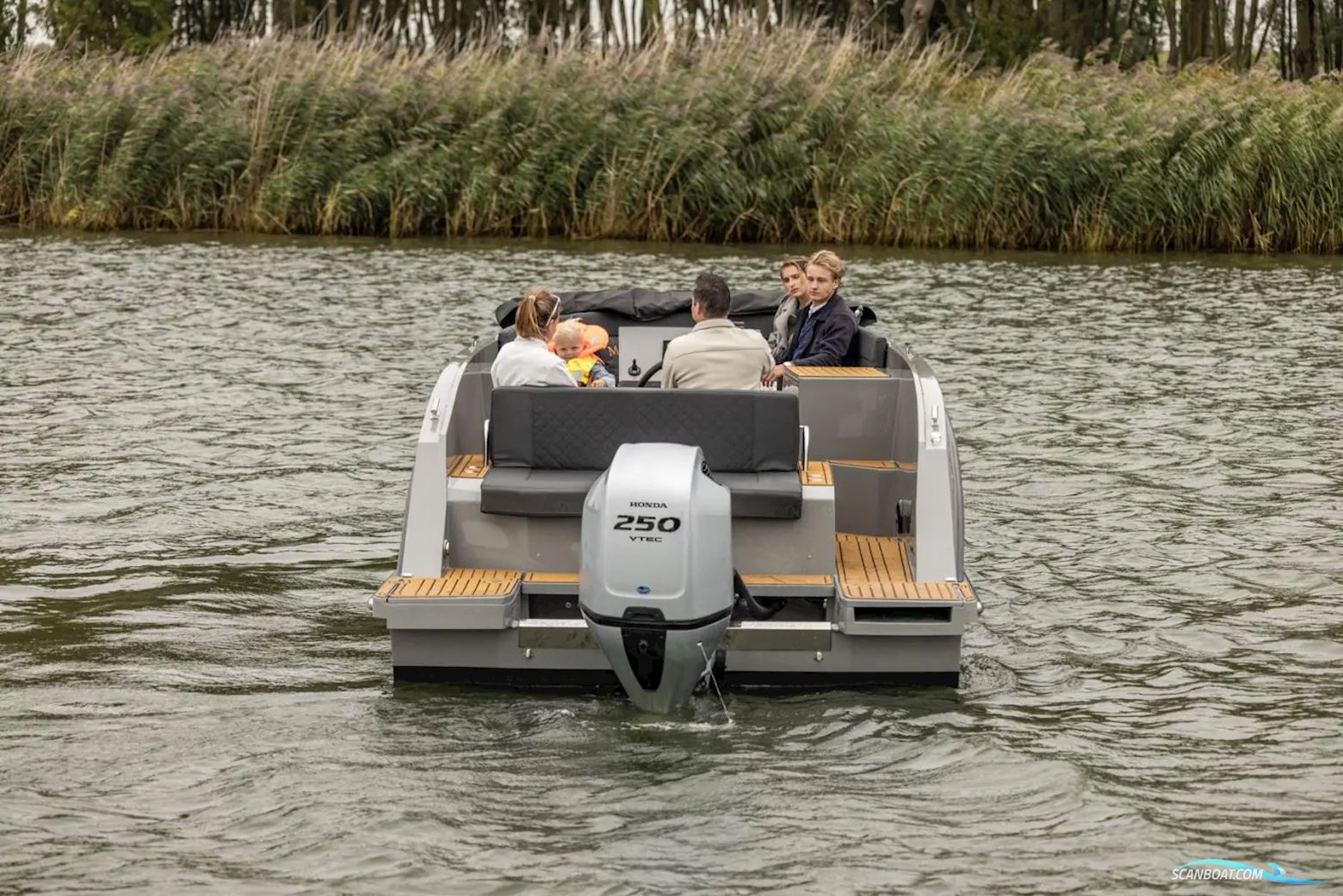 Maxima 680 Sport Lounge