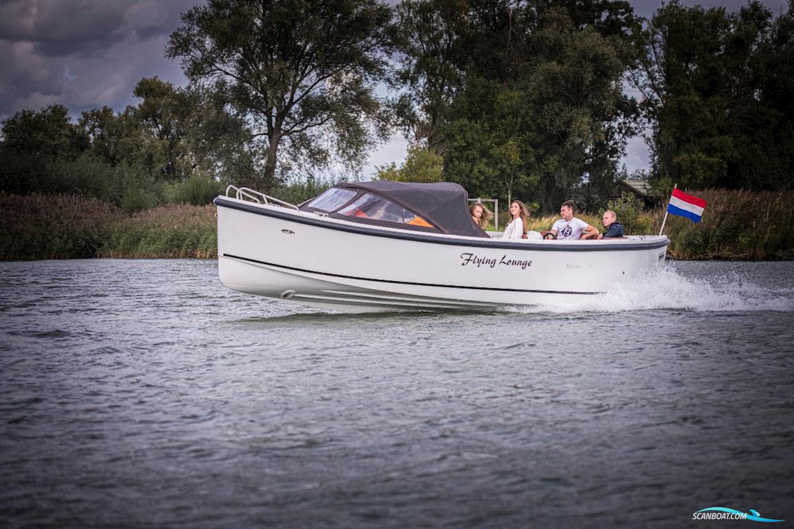 Maxima 750 Flying lounge