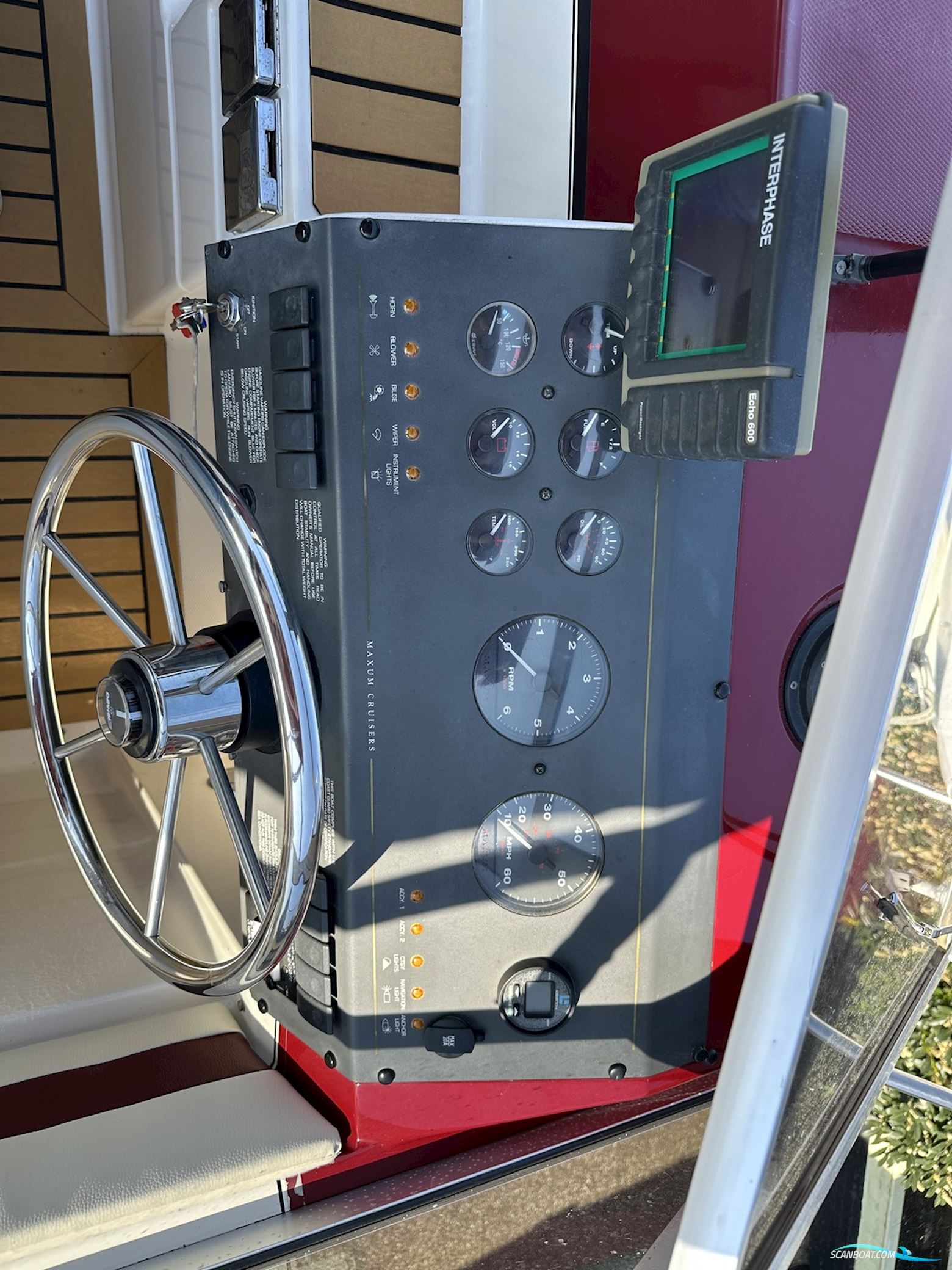 Maxum 2300