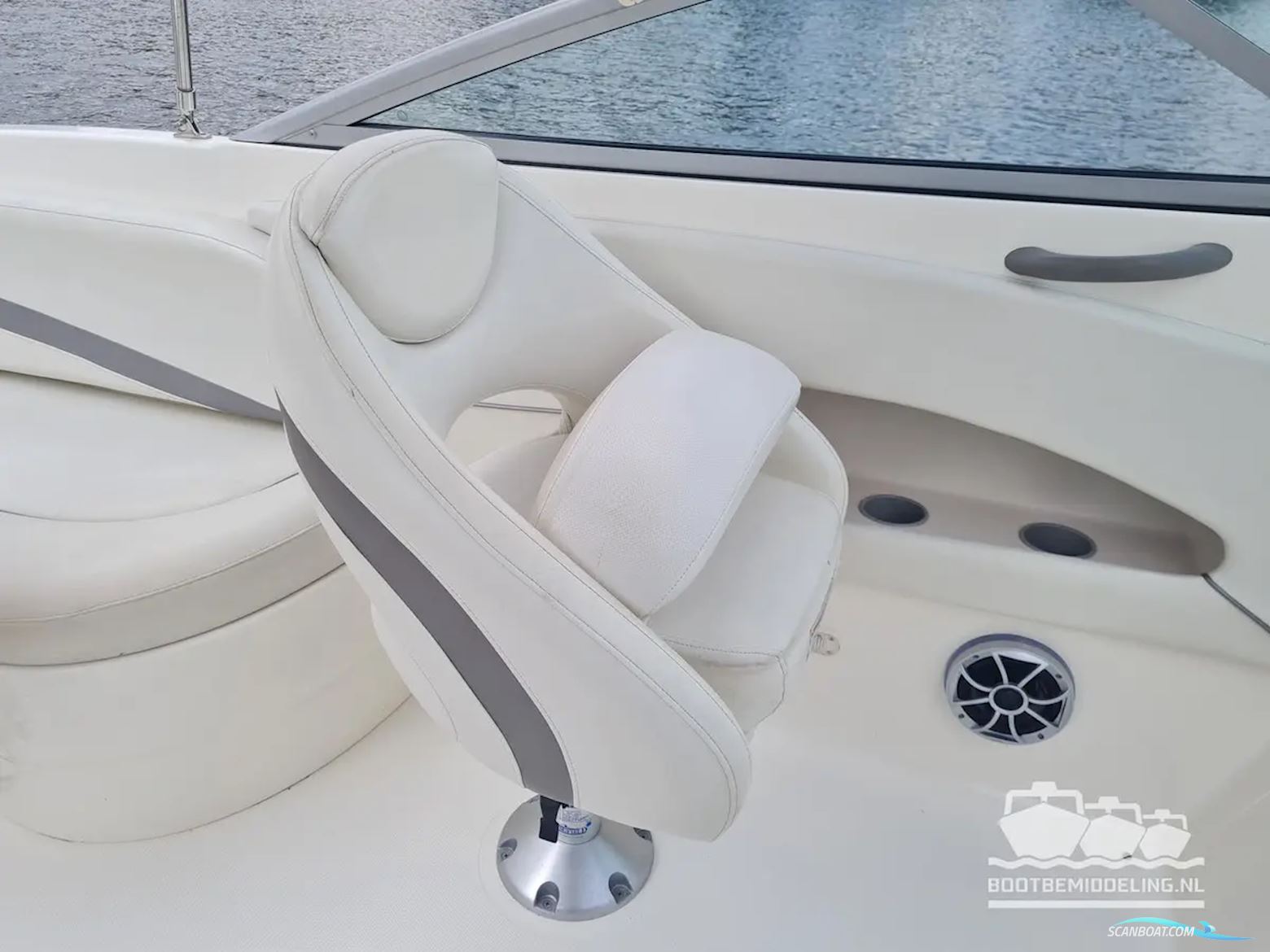 Maxum 2400 SC3, inclusief trailer