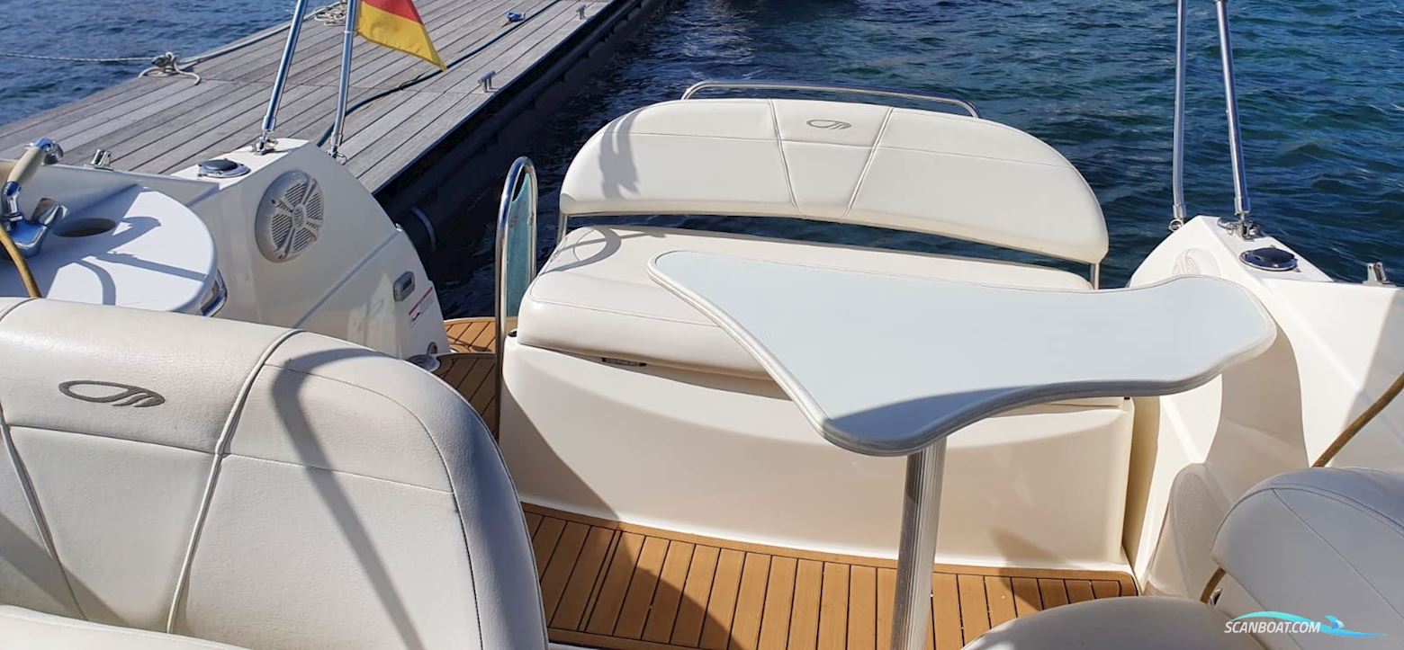 Maxum 2500 Sport Express