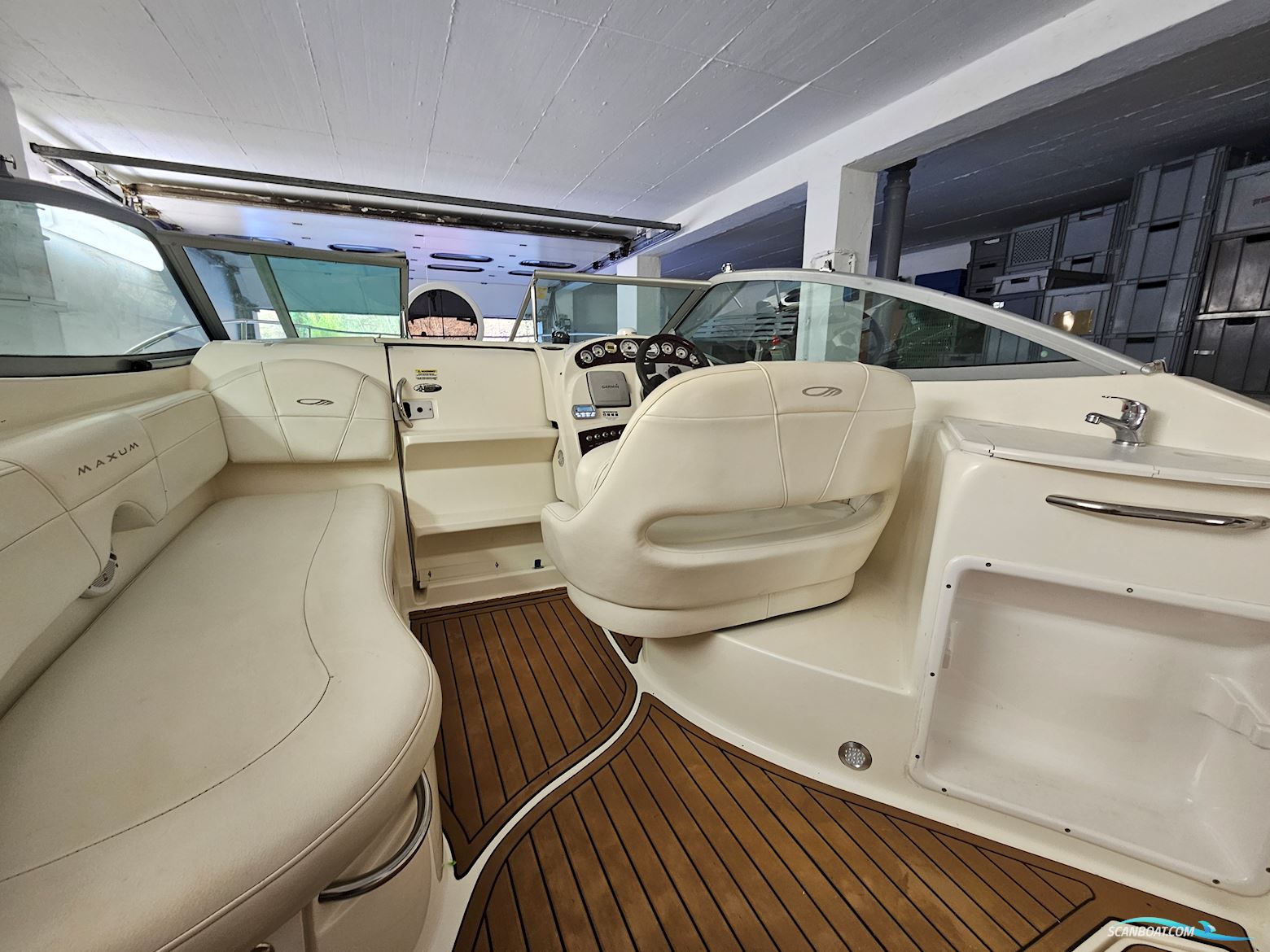 Maxum 2500 Sport Express