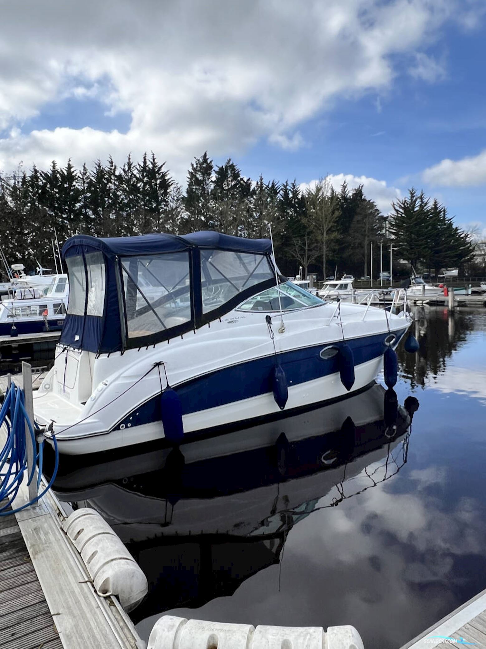 Maxum 2500SE Motorboat 2004, with Mercruiser engine, United Kingdom