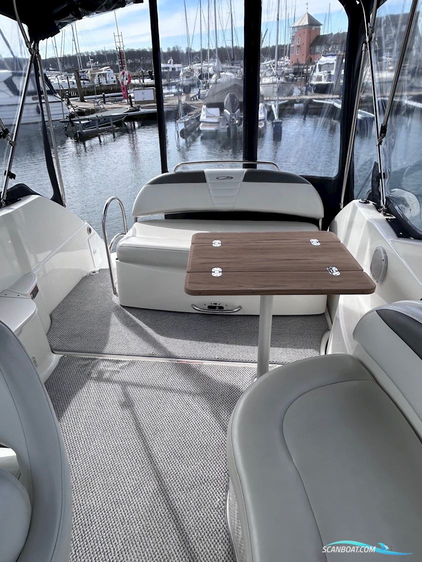 Maxum 2600SE