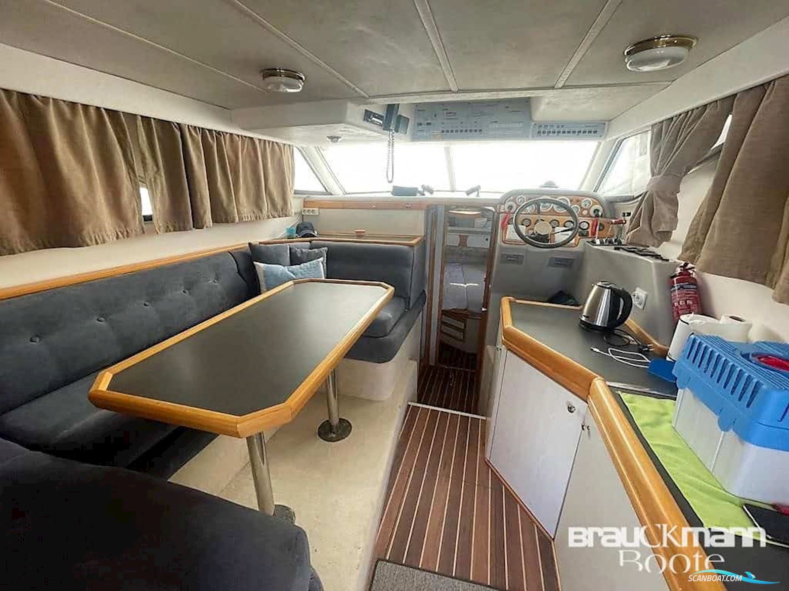 Maxum 2700 Src