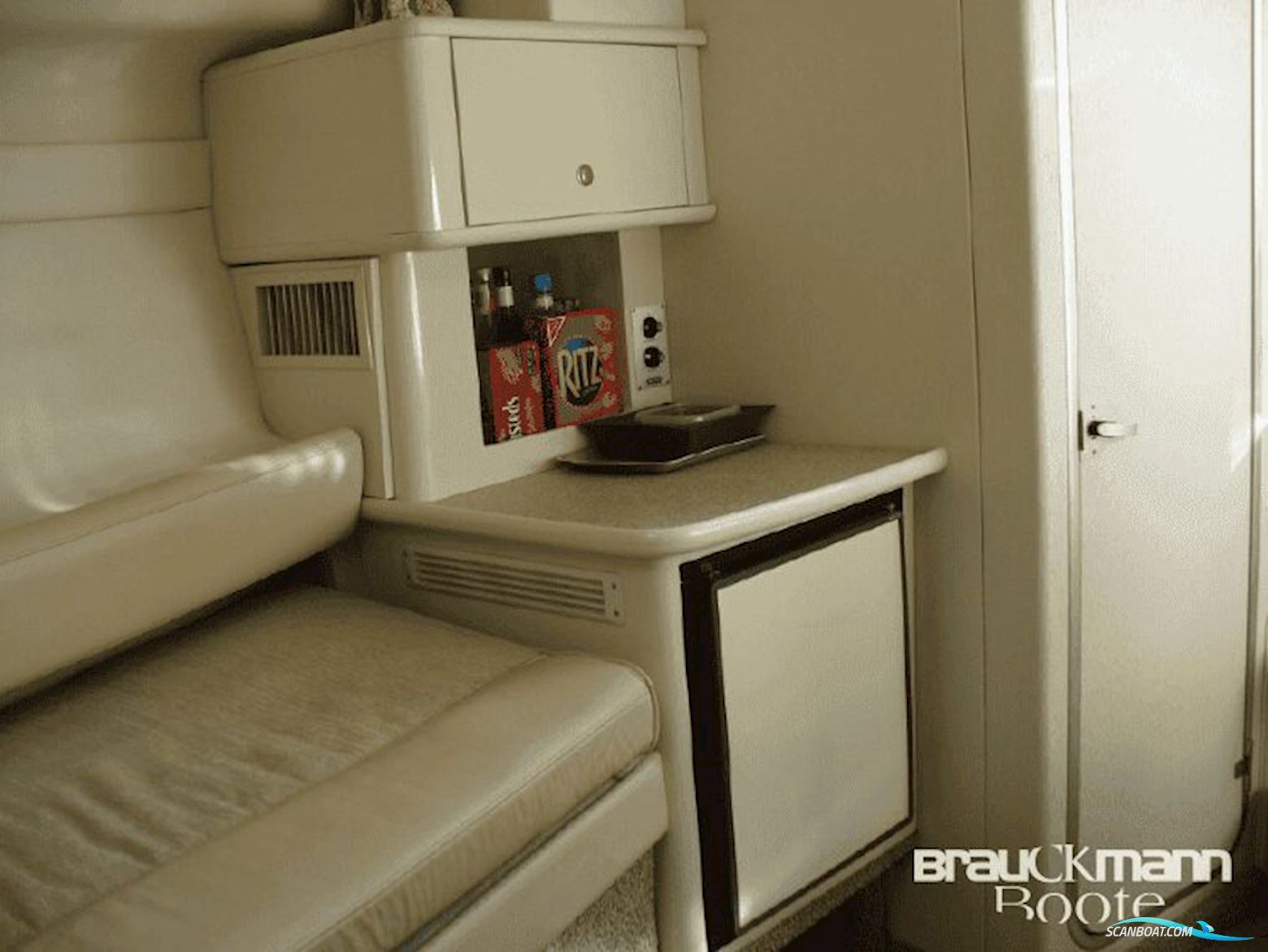 Maxum 2700 Src