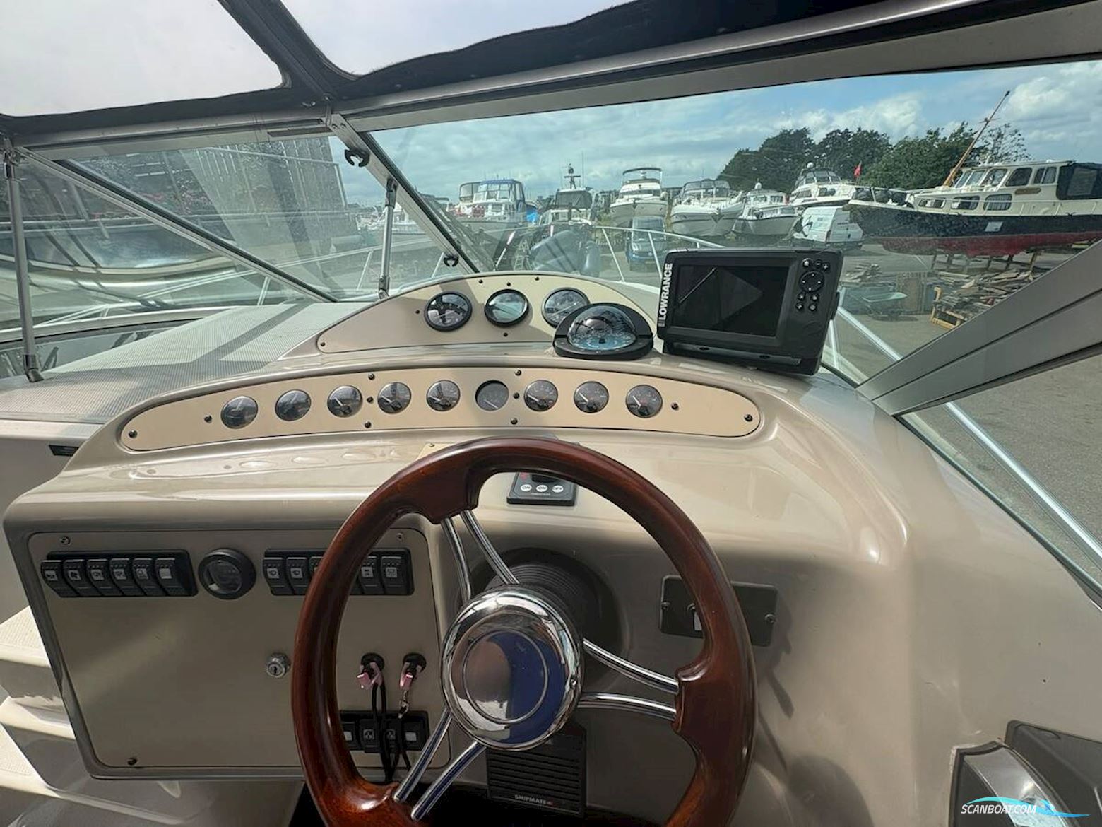 Maxum 3200 Scr