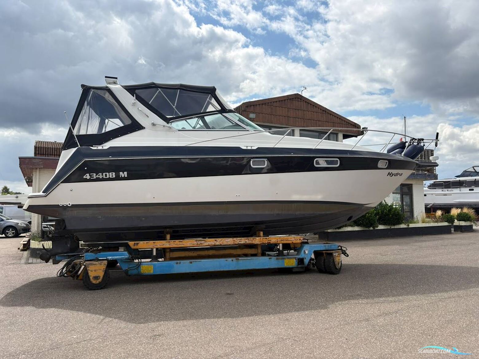 Maxum 3200 Scr