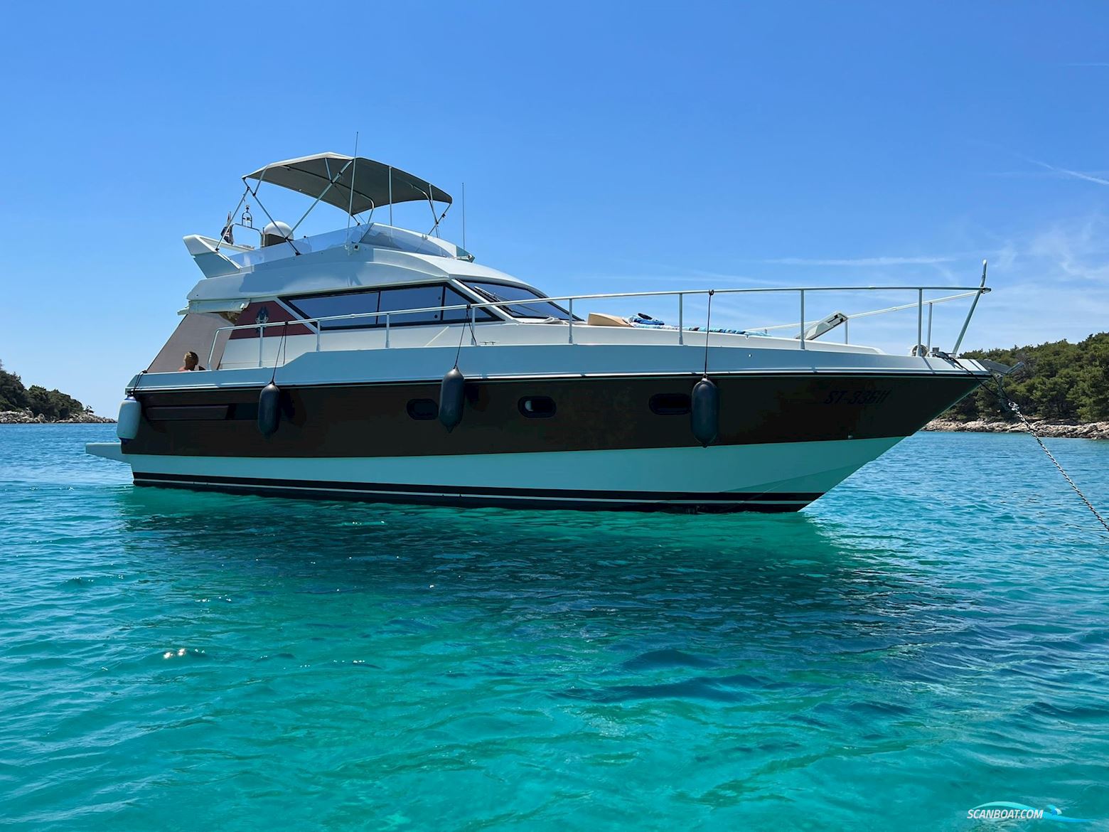 Mochi Craft 40 Motorboat 1992, with Caterpillar 3208 engine, Croatia