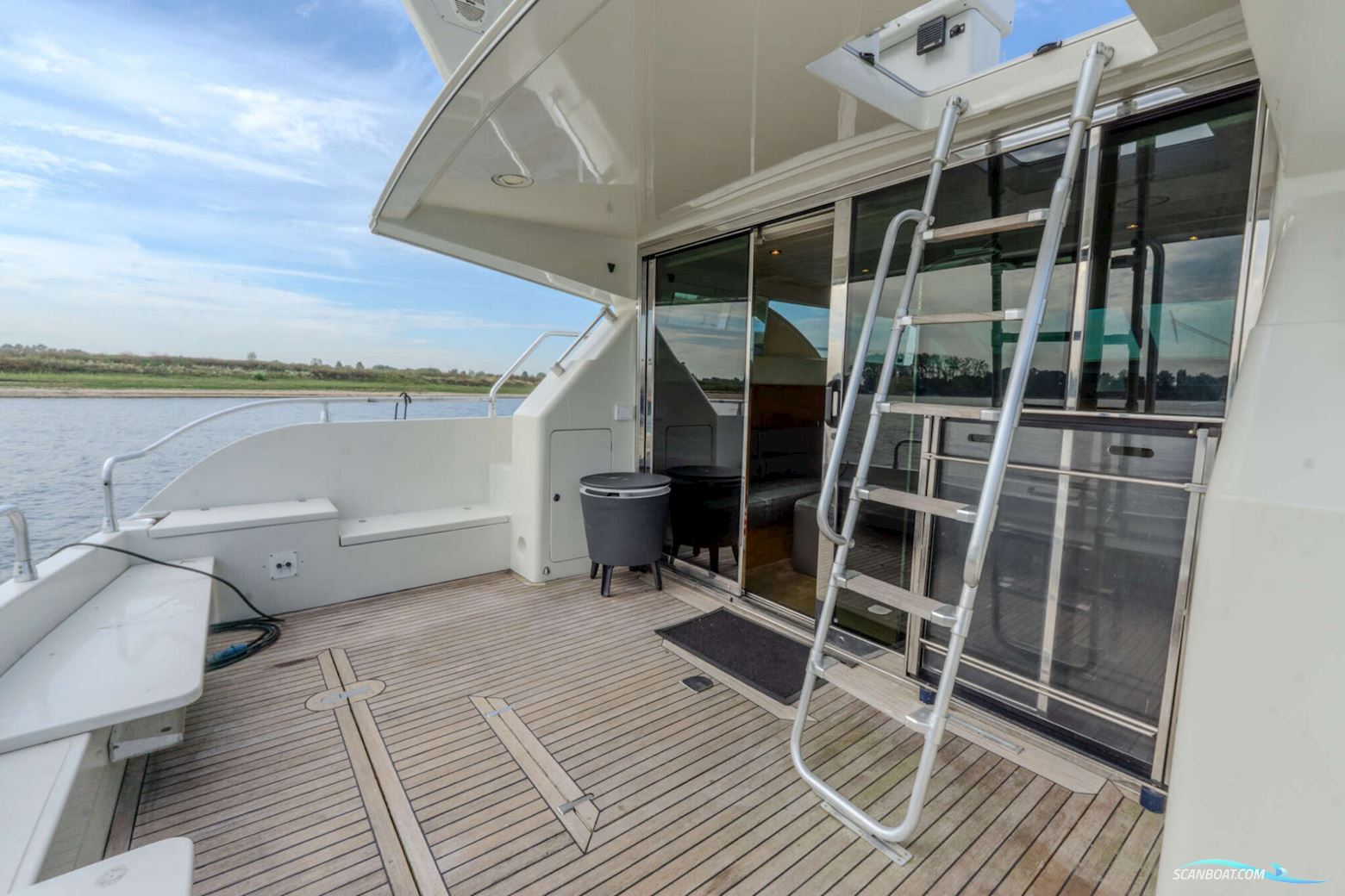 Mochi Craft 43 Flybridge