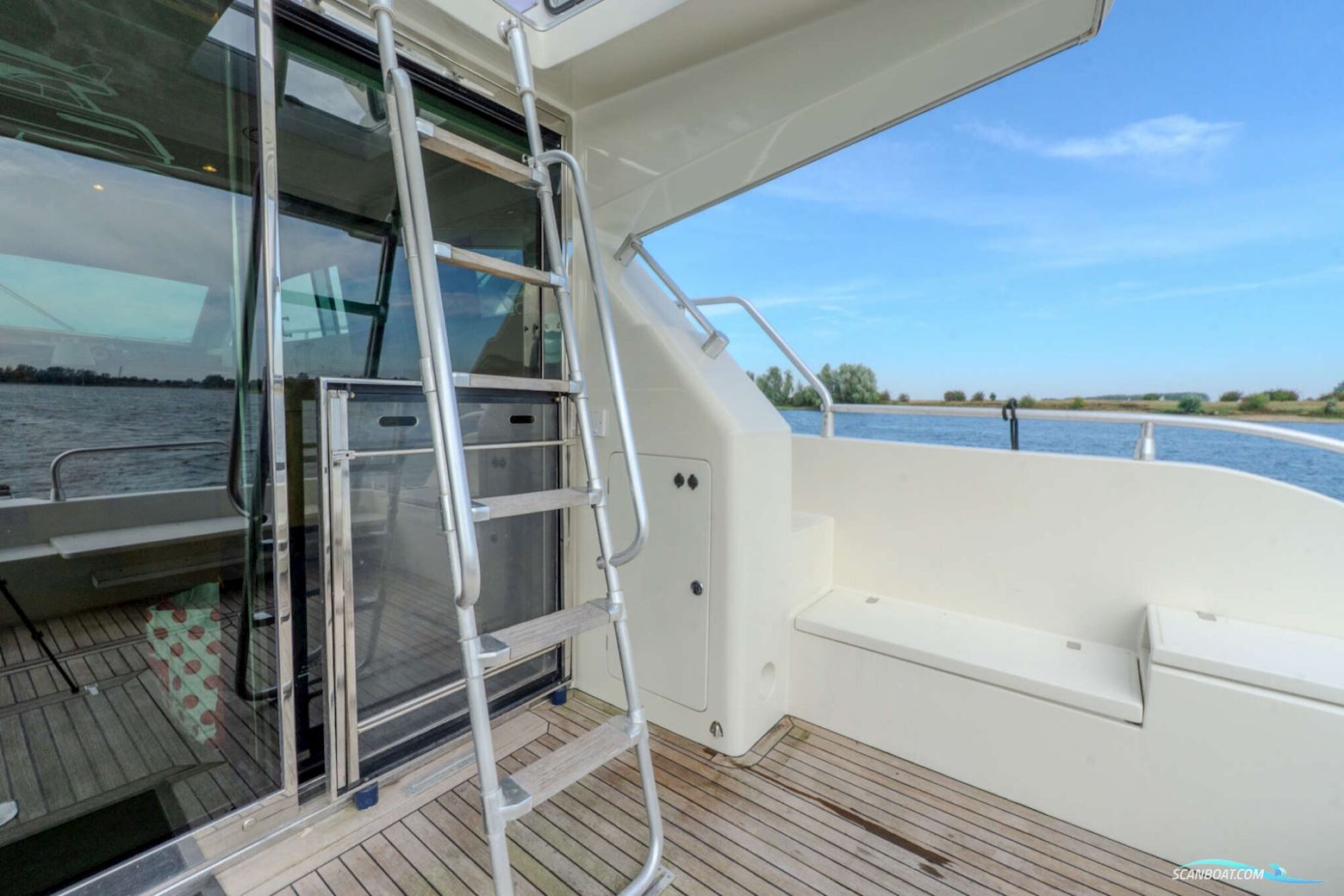 Mochi Craft 43 Flybridge