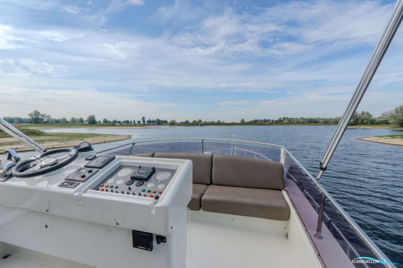 Mochi Craft 43 Flybridge
