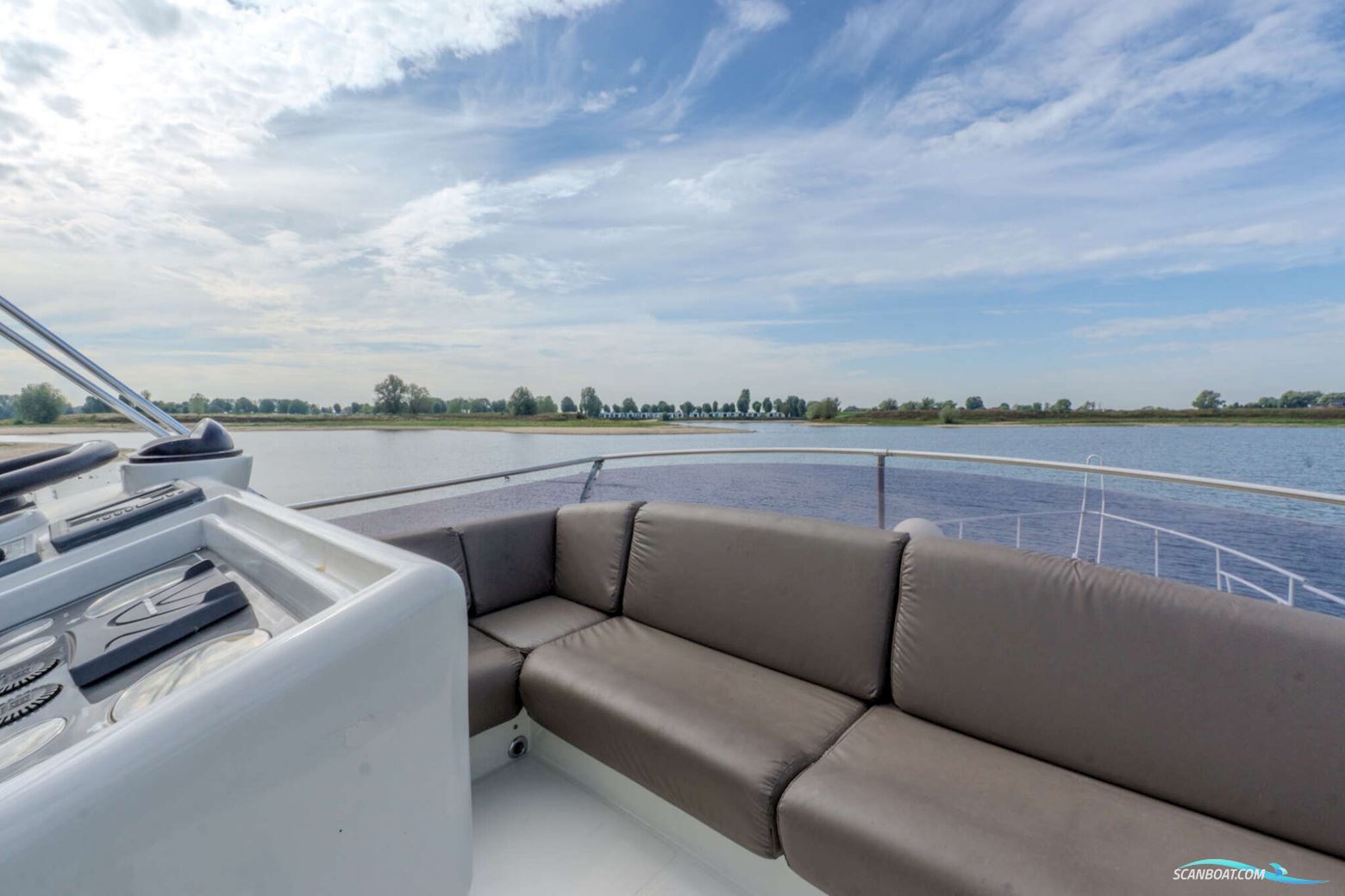 Mochi Craft 43 Flybridge