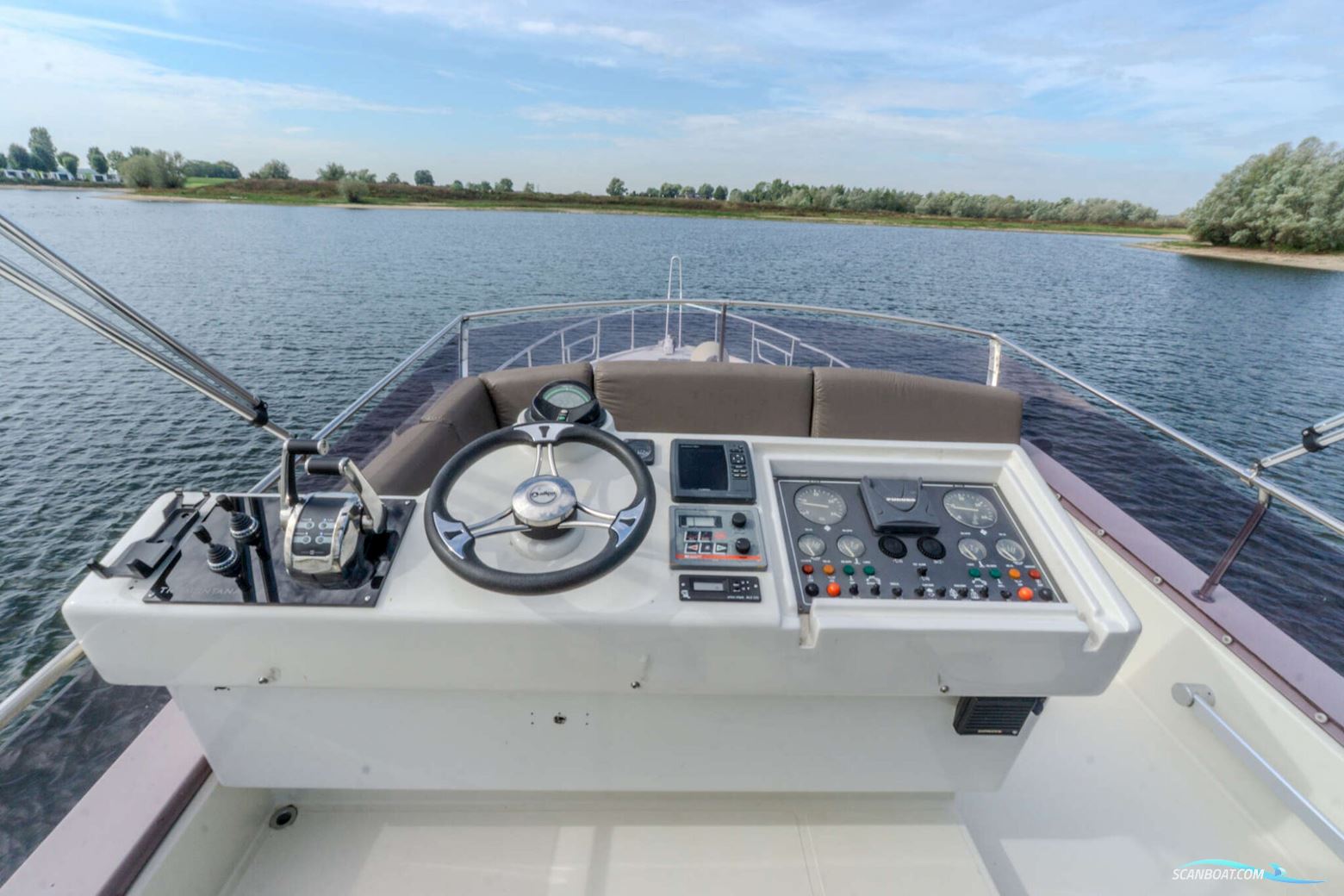 Mochi Craft 43 Flybridge