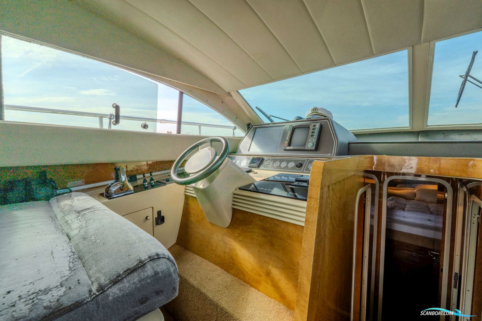 Mochi Craft 43 Flybridge