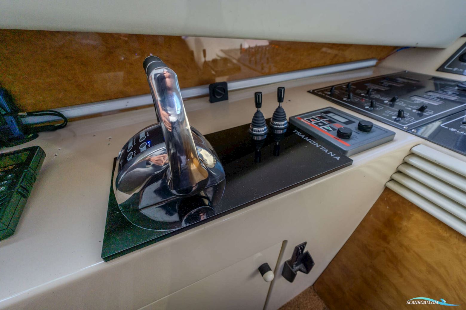 Mochi Craft 43 Flybridge