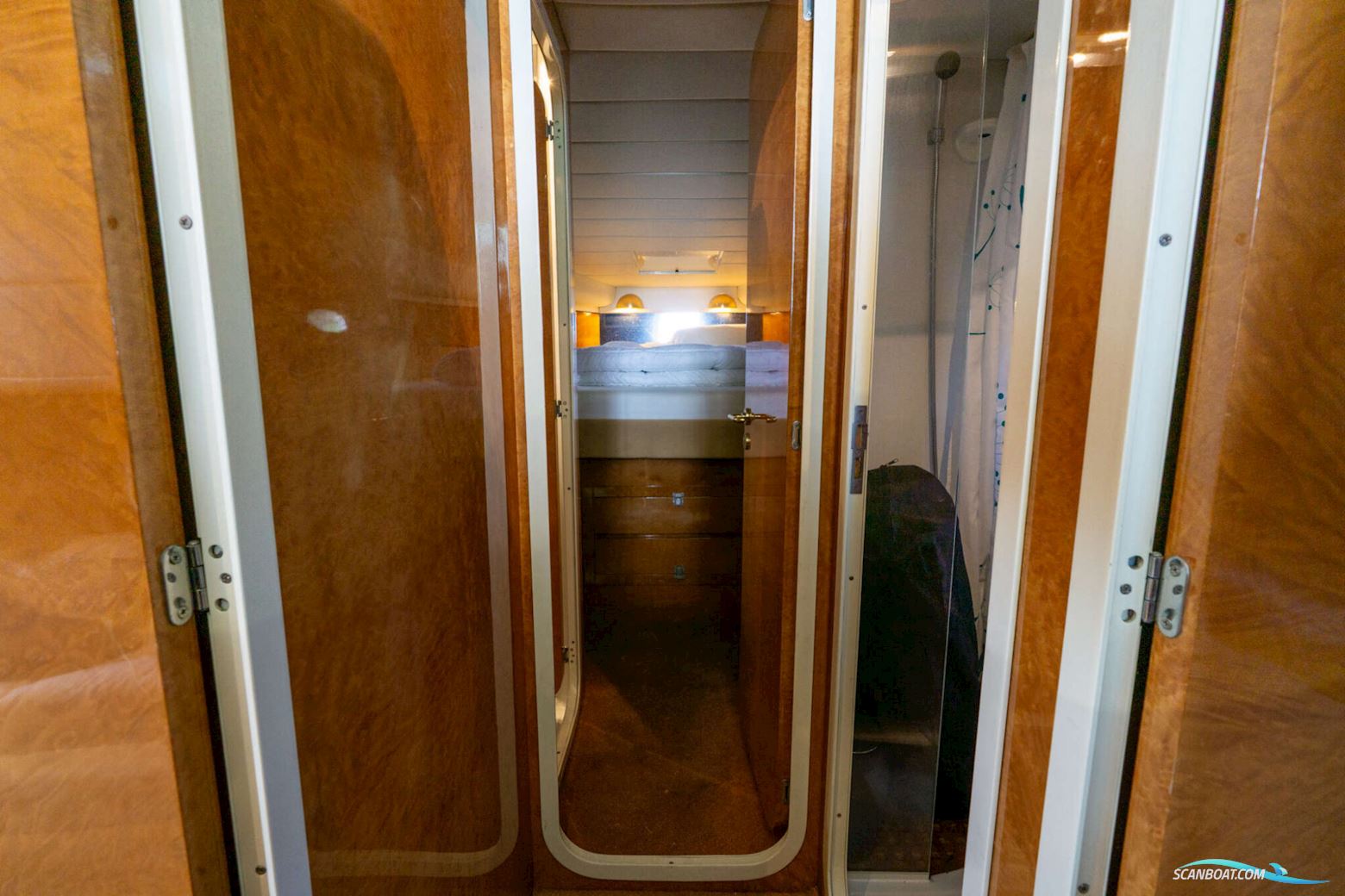 Mochi Craft 43 Flybridge