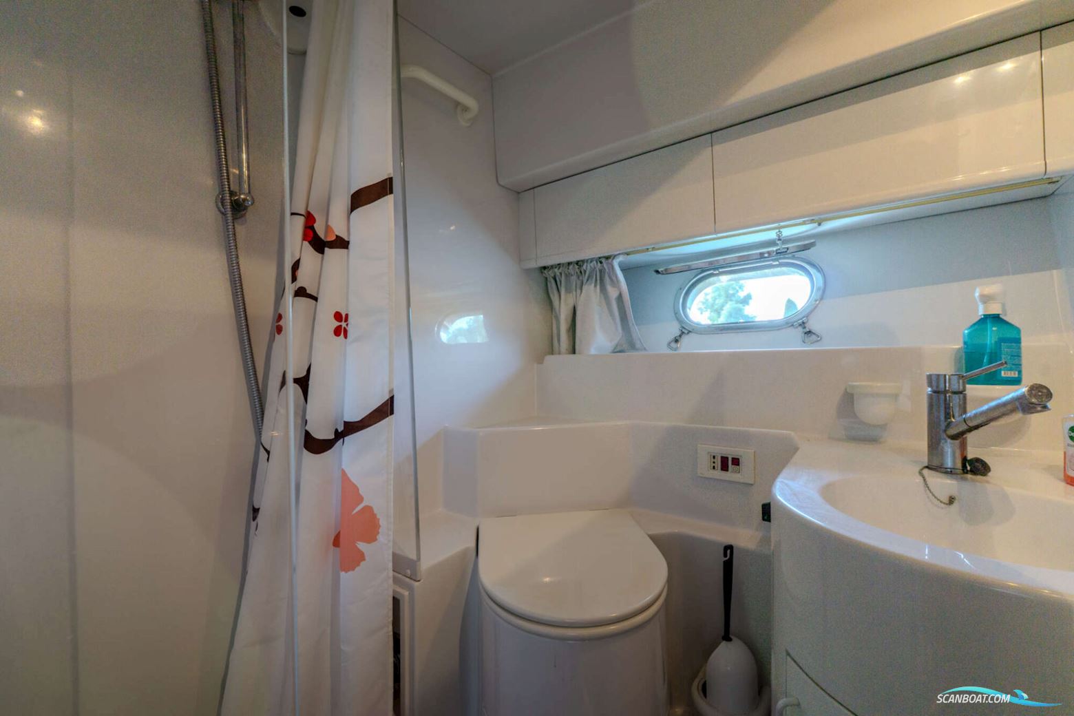 Mochi Craft 43 Flybridge