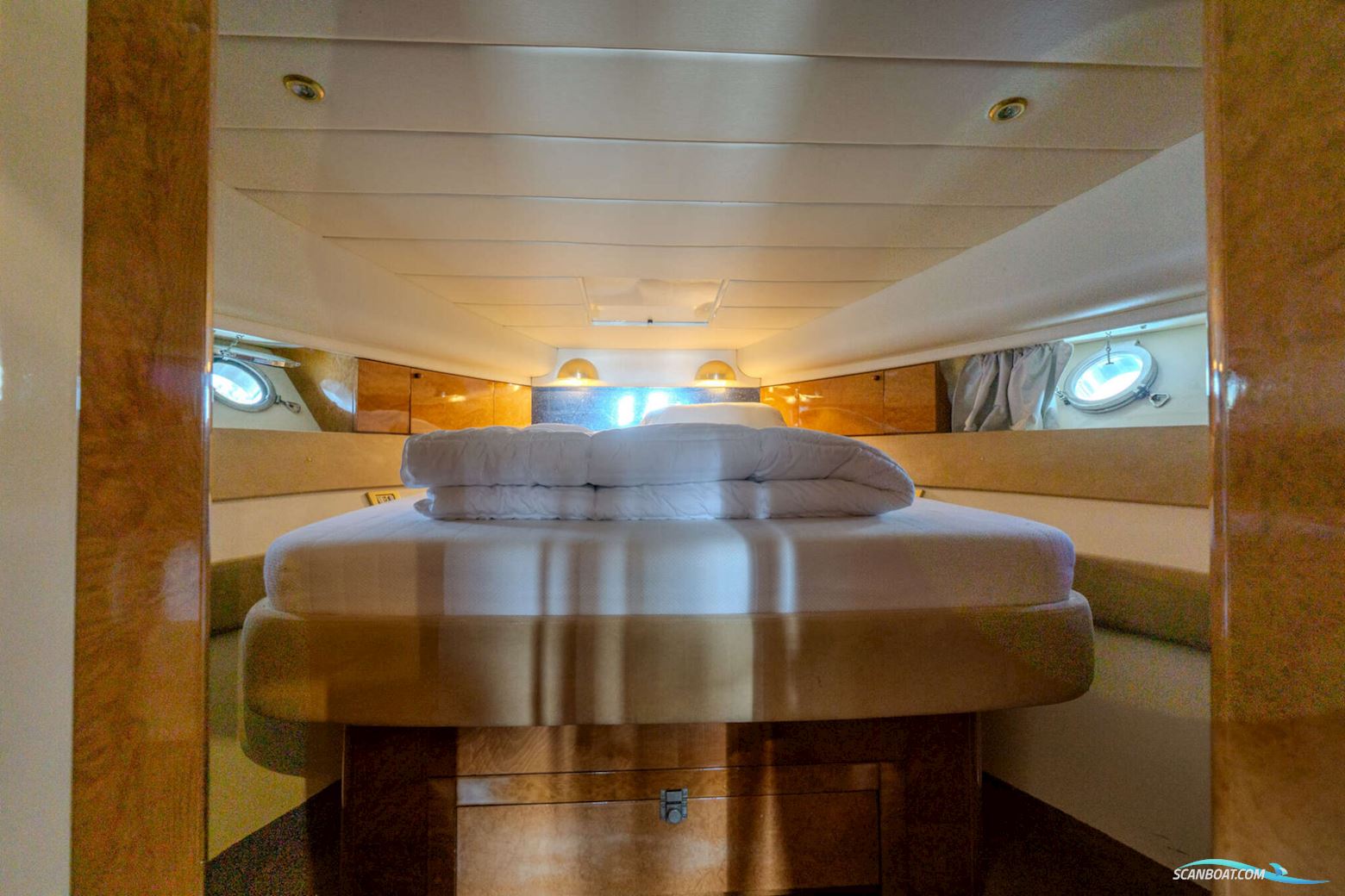 Mochi Craft 43 Flybridge